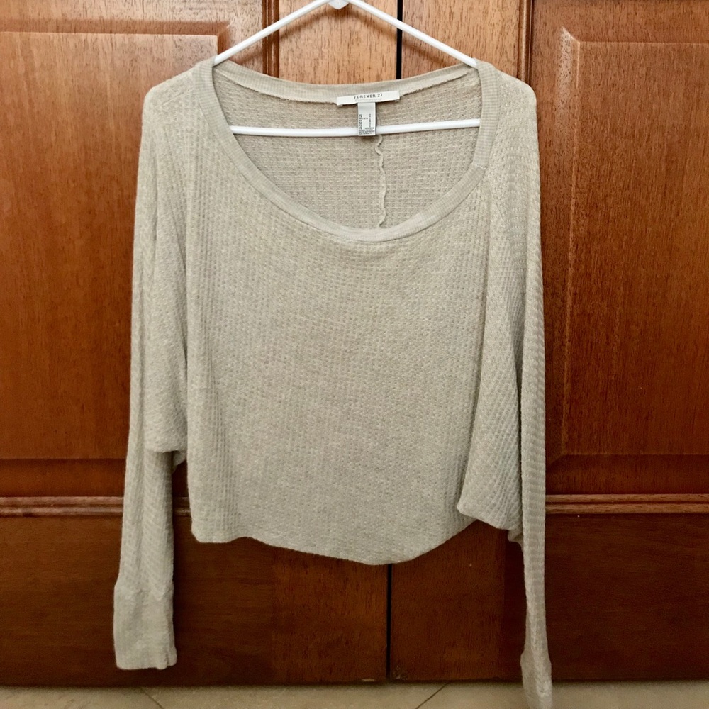 Loose & Slightly Cropped Long Sleeve